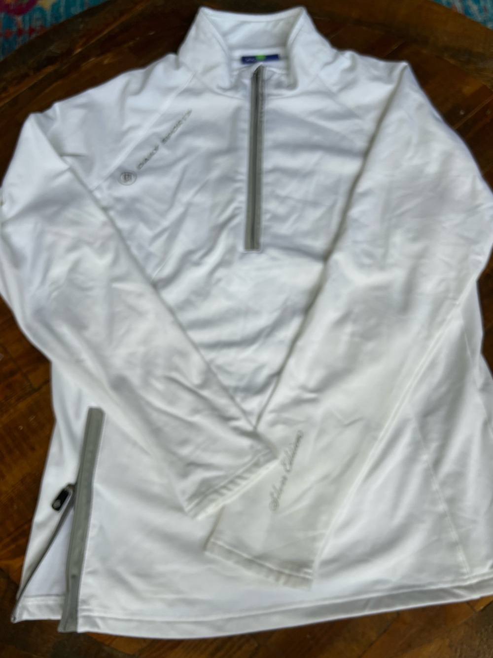 White pullover Daily Sports
Size L